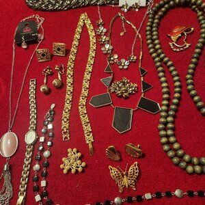 Lot of 22 Vintage Jewelry items: CORO, EMMONS, NAPIER, MONET, AVON, CITIZEN T